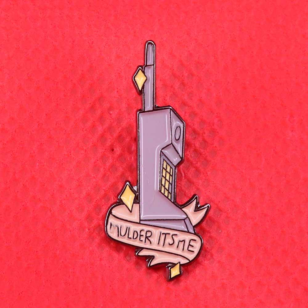 Coffee Tea Or Me - Mulder it's me enamel pin vintage